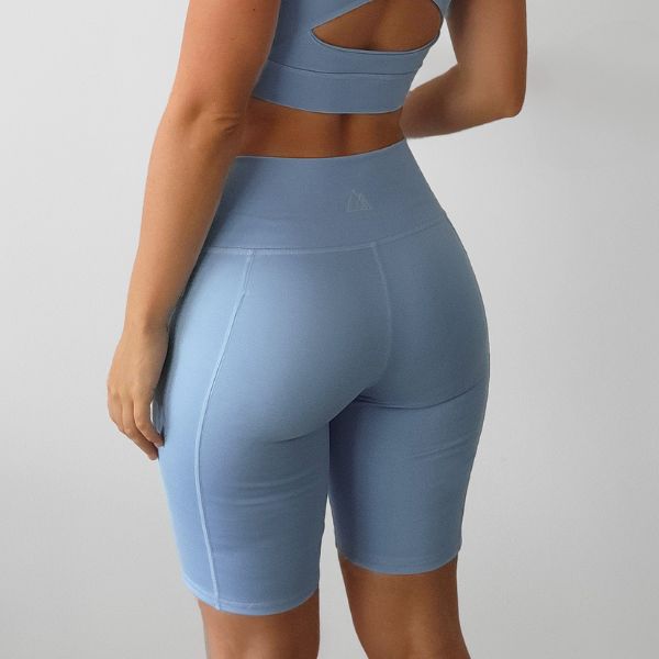 Biker deportivo con bolsillo lateral celeste